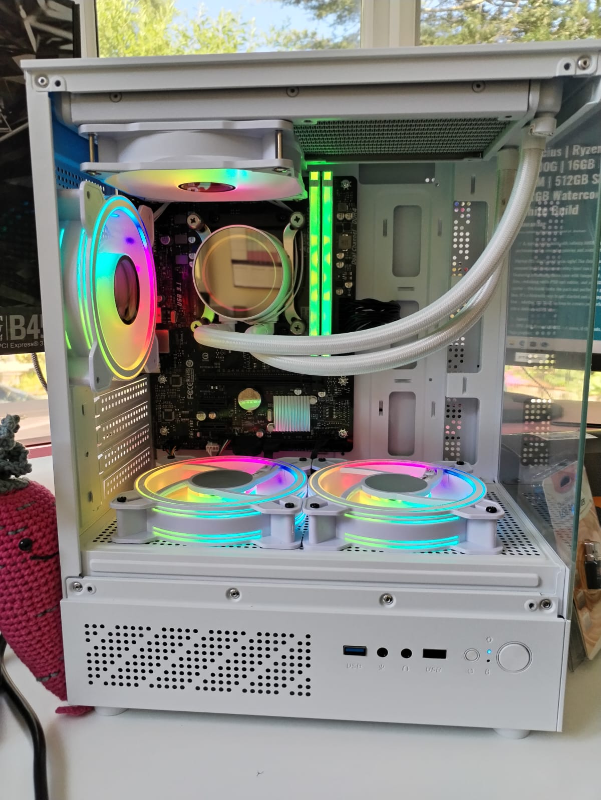 Aurora White – Ryzen 5 2400G | 16GB RAM | 512GB NVMe SSD | Gaming PC