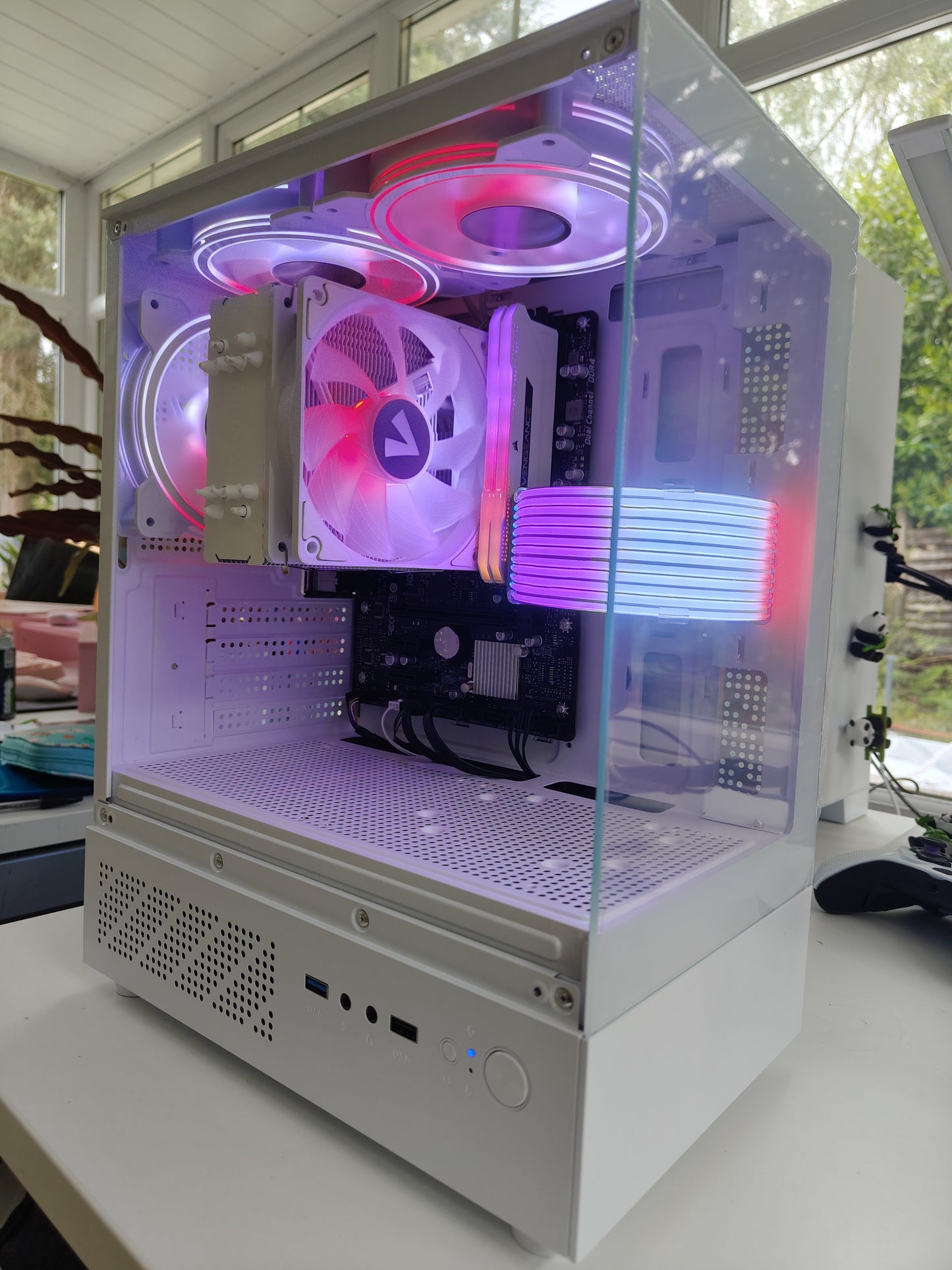 Aurora White – Ryzen 5 2400G | 16GB RAM | 512GB NVMe SSD | Gaming PC