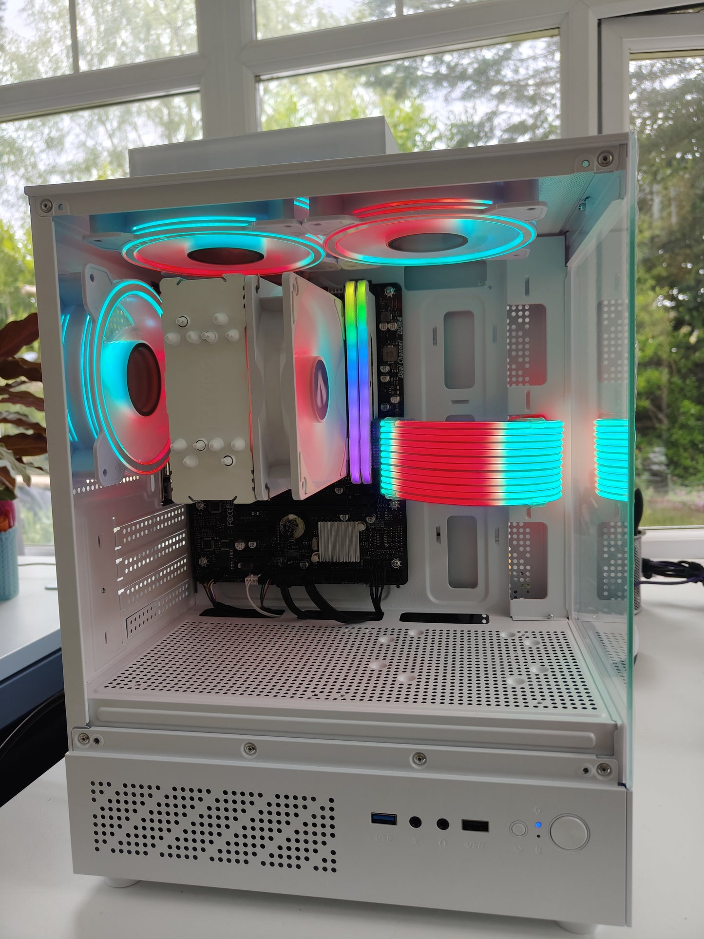 Aurora White – Ryzen 5 2400G | 16GB RAM | 512GB NVMe SSD | Gaming PC