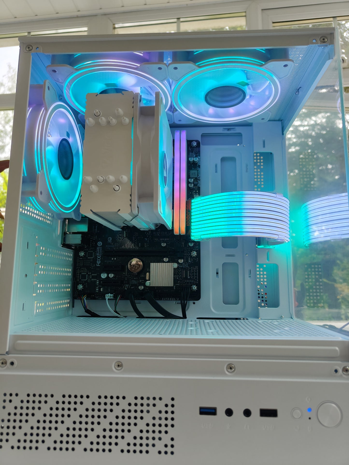 Aurora White – Ryzen 5 2400G | 16GB RAM | 512GB NVMe SSD | Gaming PC