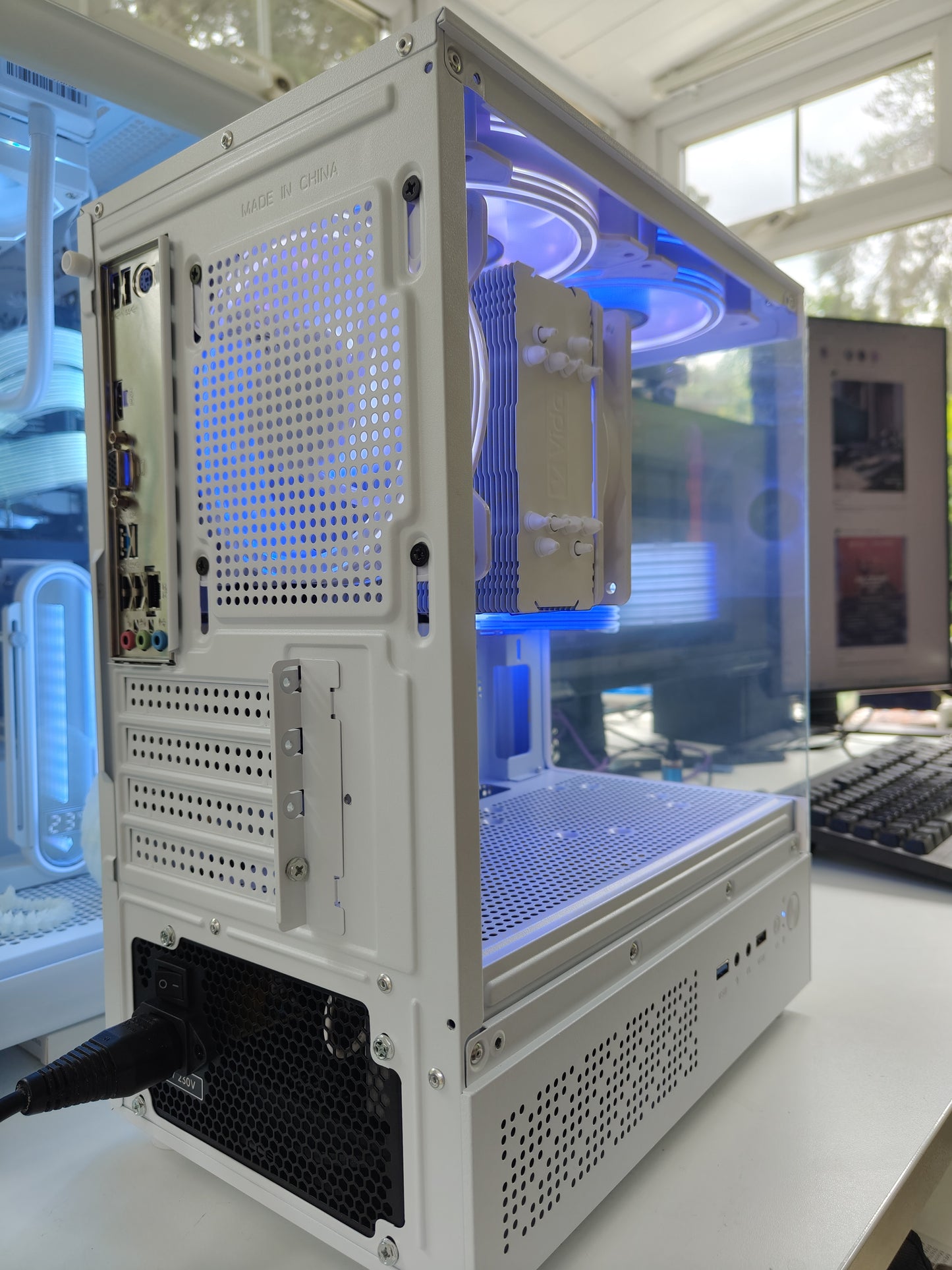 Aurora White – Ryzen 5 2400G | 16GB RAM | 512GB NVMe SSD | Gaming PC