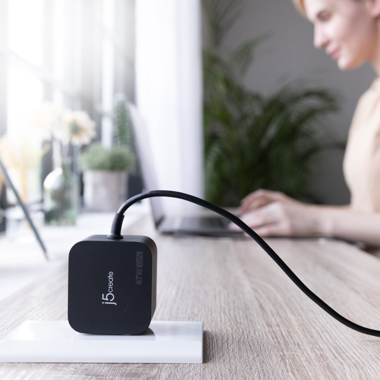 J5CREATE 67W GAN PD USB-C MINI CHARGER