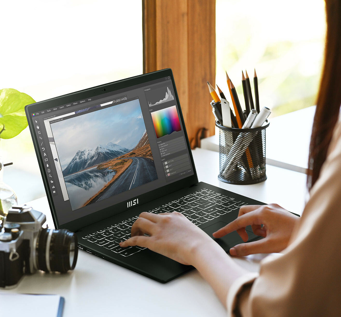 MSI Modern 15 B7M Modern 15 B7M-086UK 39.6 cm (15.6) Notebook - Full HD - AMD Ryzen 7 7730U - 8 GB - 512 GB SSD