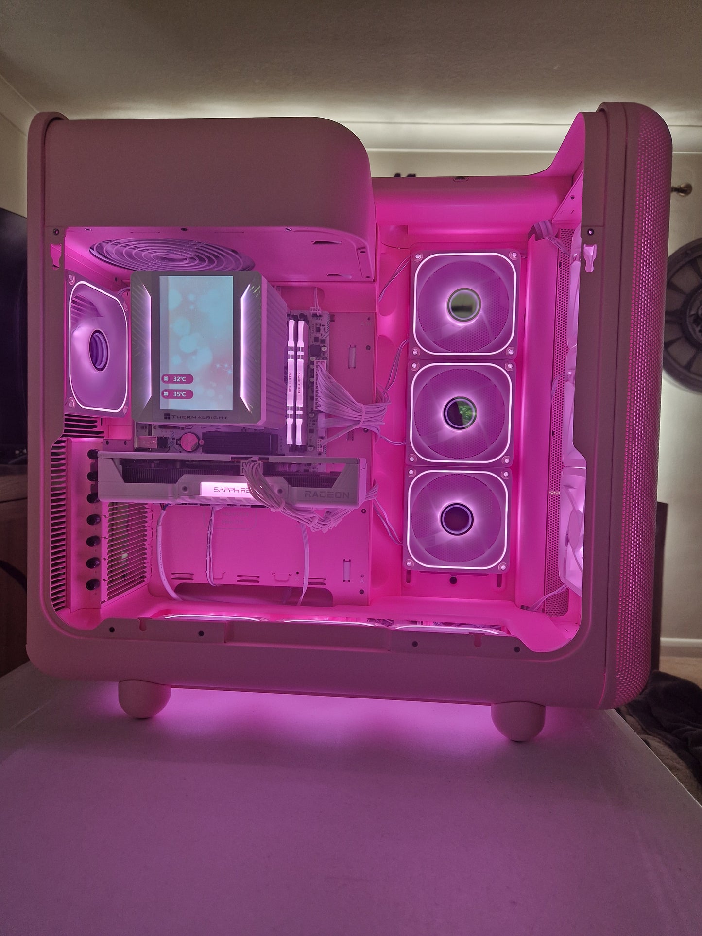 The Strawberry Milk 🍓🥛 | Ryzen 5 5600 | RX 9060 XT 16GB | 16GB RGB | 1TB NVMe | HYTE X50 Strawberry Milk | Display Cooler | 1440p Gaming PC | Fortnite & GTA | DDR4