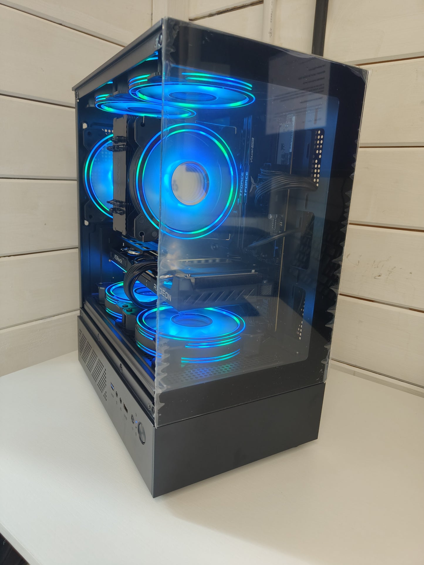 Celcius RX 9060 XT + Ryzen 5 7600X Gaming PC