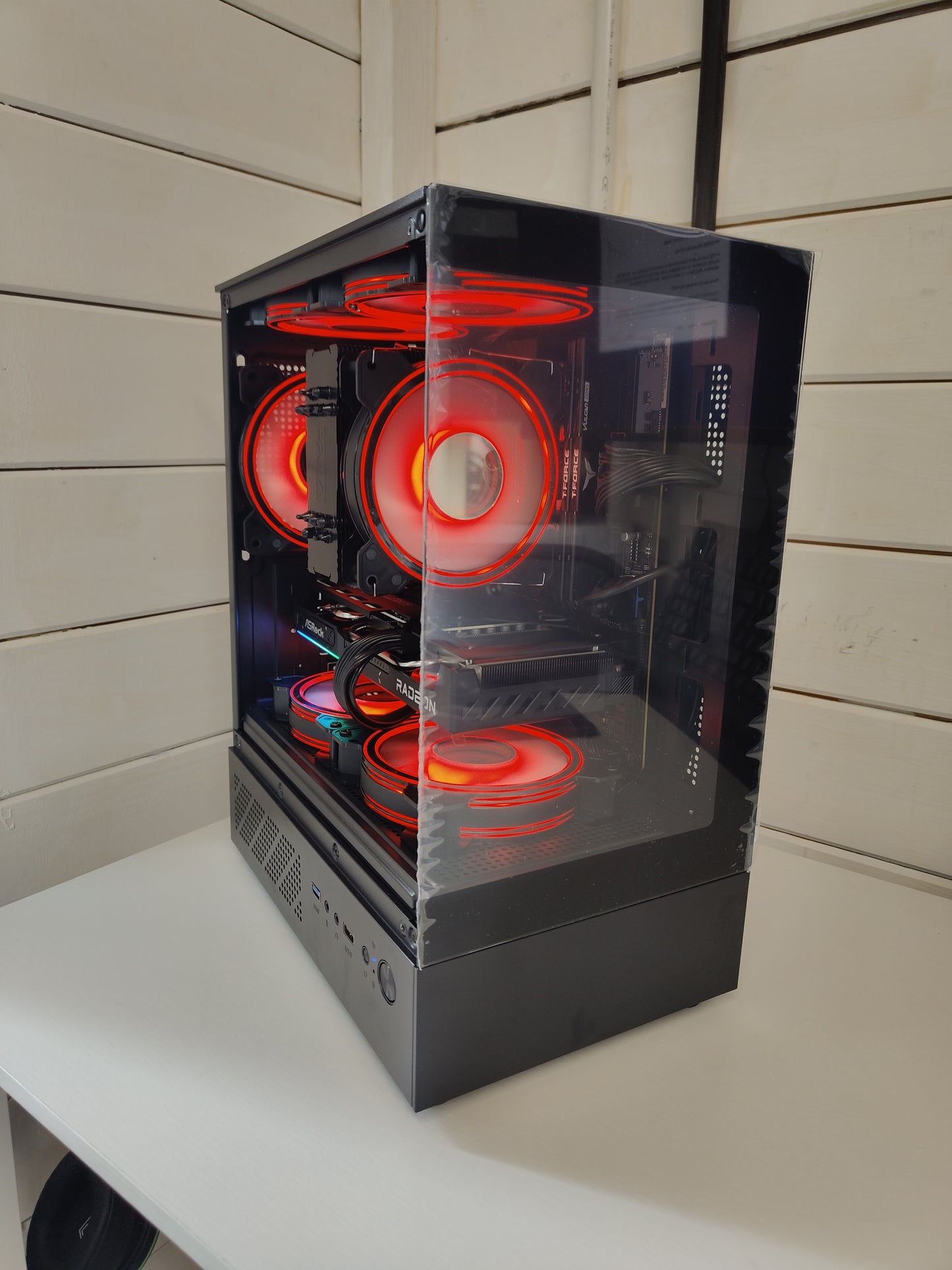 Celcius RX 9060 XT + Ryzen 5 7600X Gaming PC