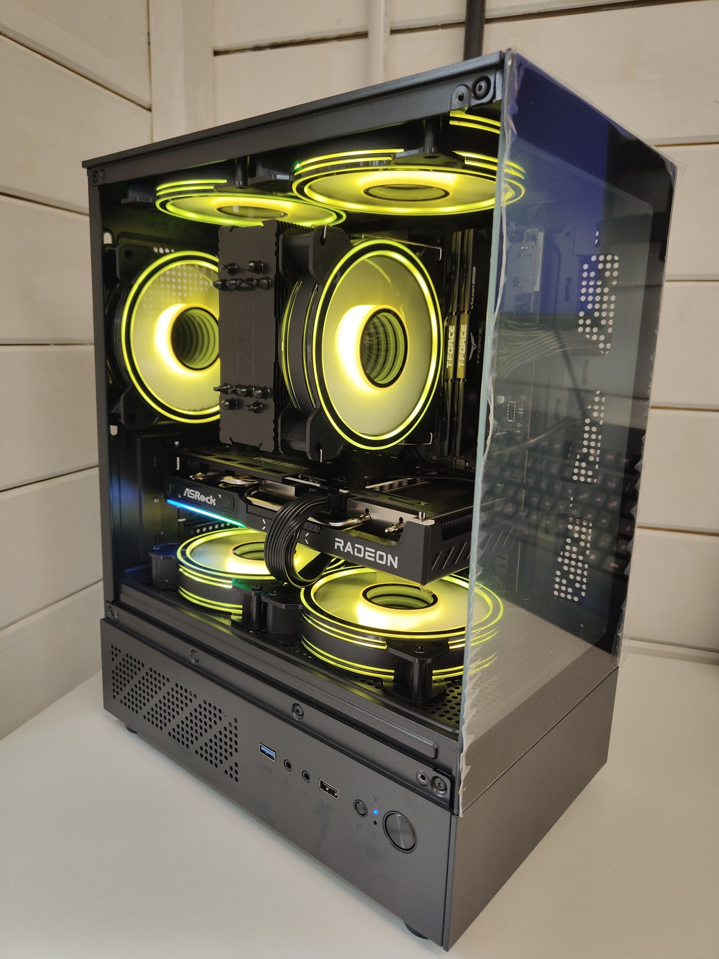 Celcius RX 9060 XT + Ryzen 5 7600X Gaming PC