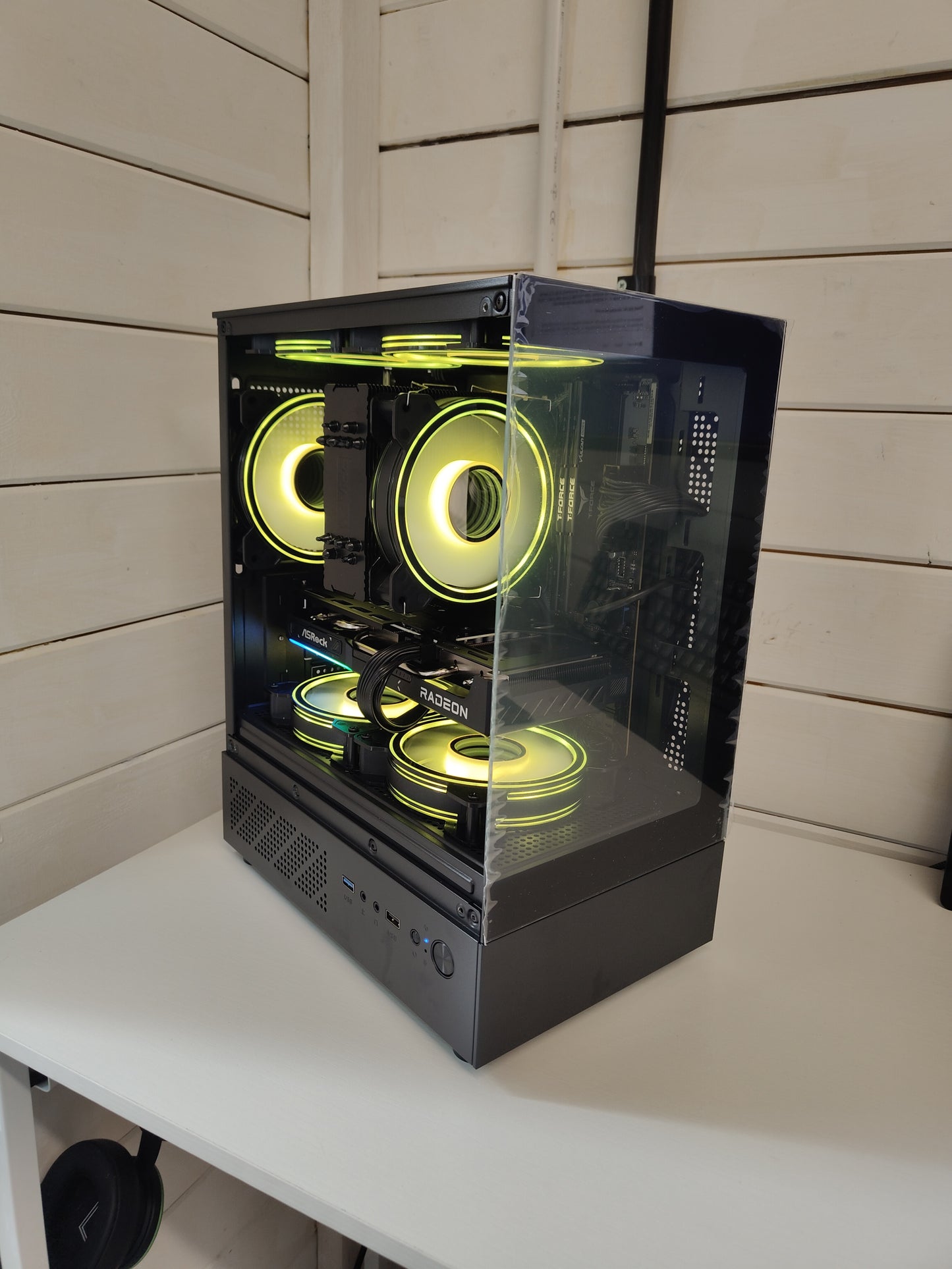 Celcius RX 9060 XT + Ryzen 5 7600X Gaming PC