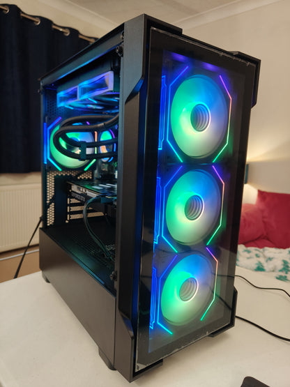 THE PARSNIP SIMULATOR BUNDLE Ryzen 5 • Intel Arc B580 12GB • 16GB RAM • 1TB NVMe • 27” 144Hz Monitor