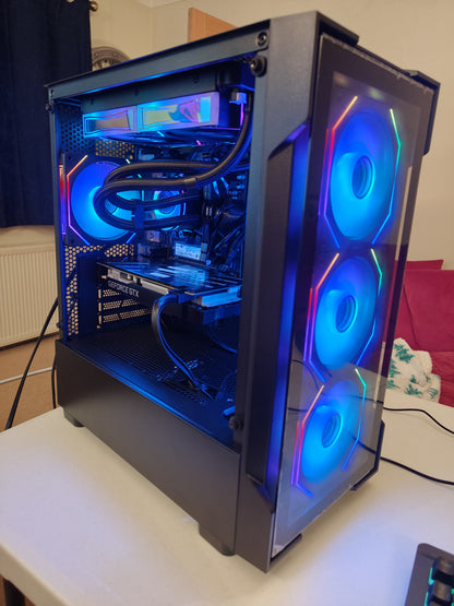 THE PARSNIP SIMULATOR BUNDLE Ryzen 5 • Intel Arc B580 12GB • 16GB RAM • 1TB NVMe • 27” 144Hz Monitor