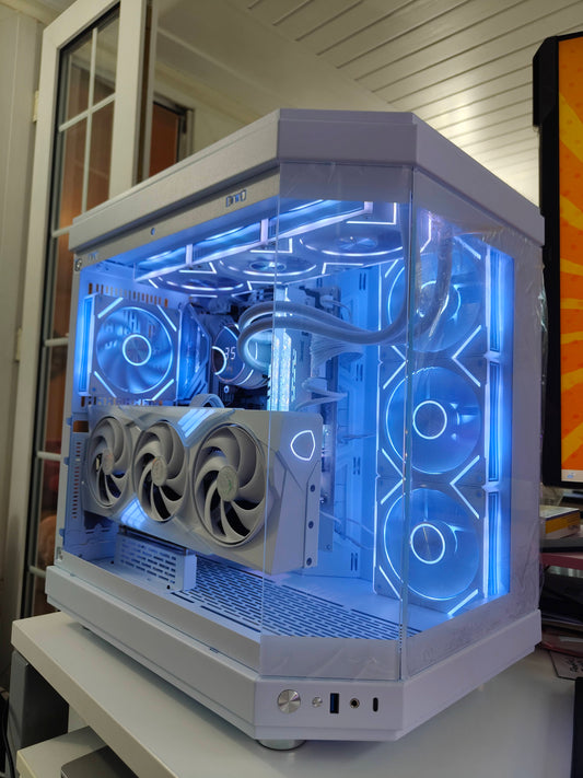 Hype Ray Tracer – Ryzen 7 7800X3D | RTX 5070 Ti | 32GB DDR5 | 2TB NVMe | White Infinity Gaming PC