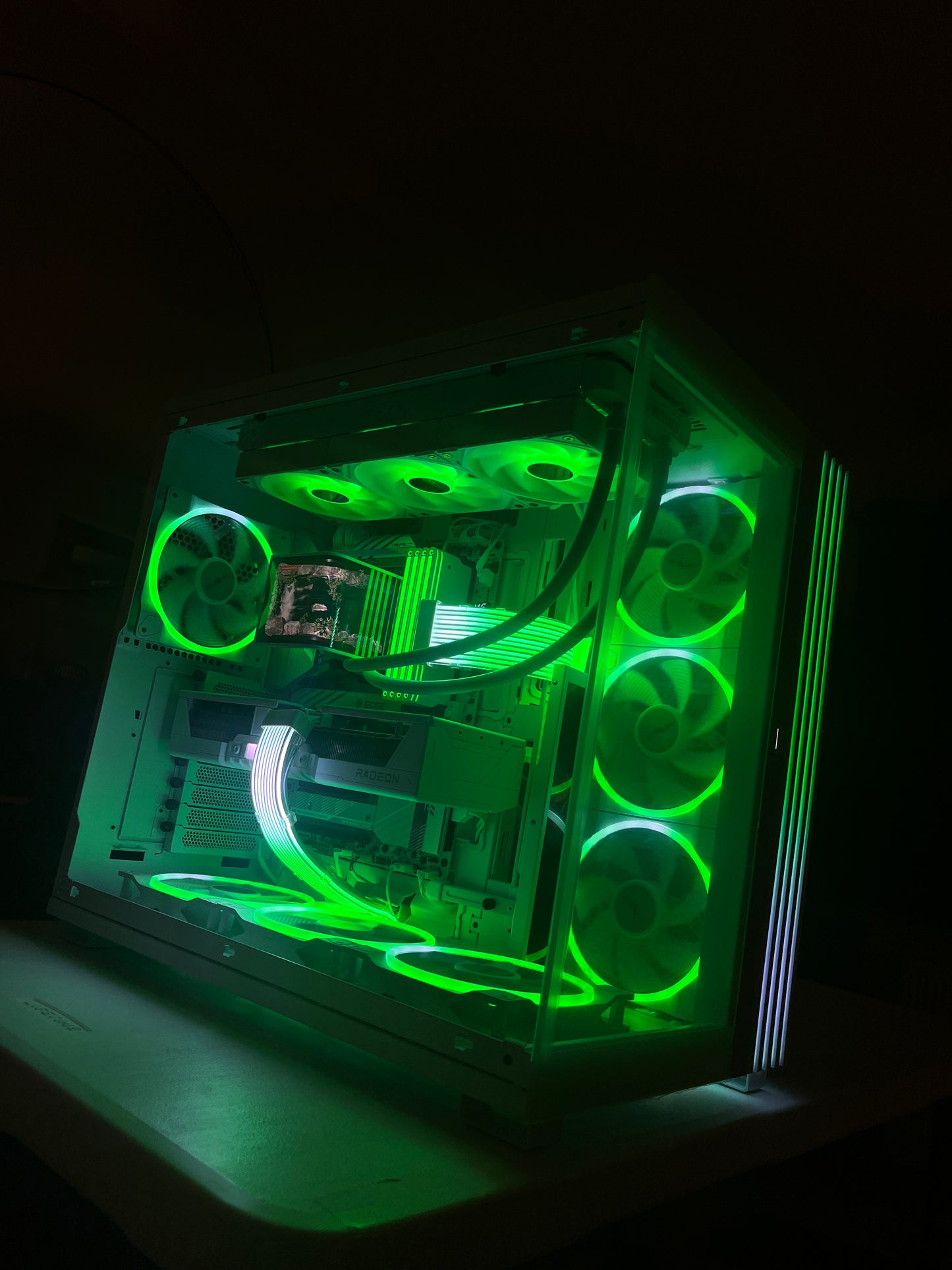 White Titan X3D – Ultimate 1440p Gaming Powerhouse | White Build | DDR5