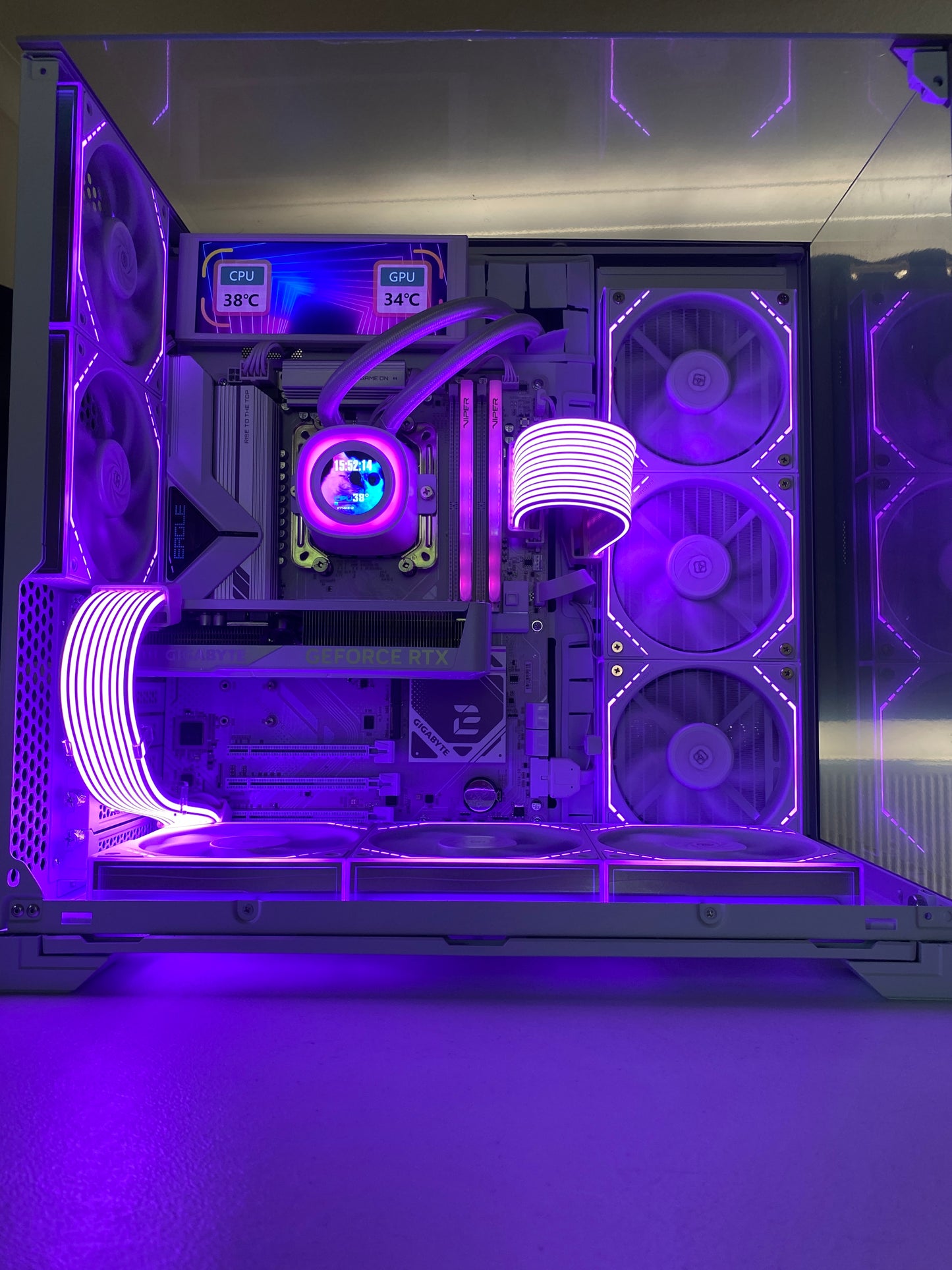 The Molly AM4 – Ryzen 7 | RTX 5060 | 32GB | LCD Showcase Gaming PC | Fortnite & GTA | DDR5 | Streaming Ready