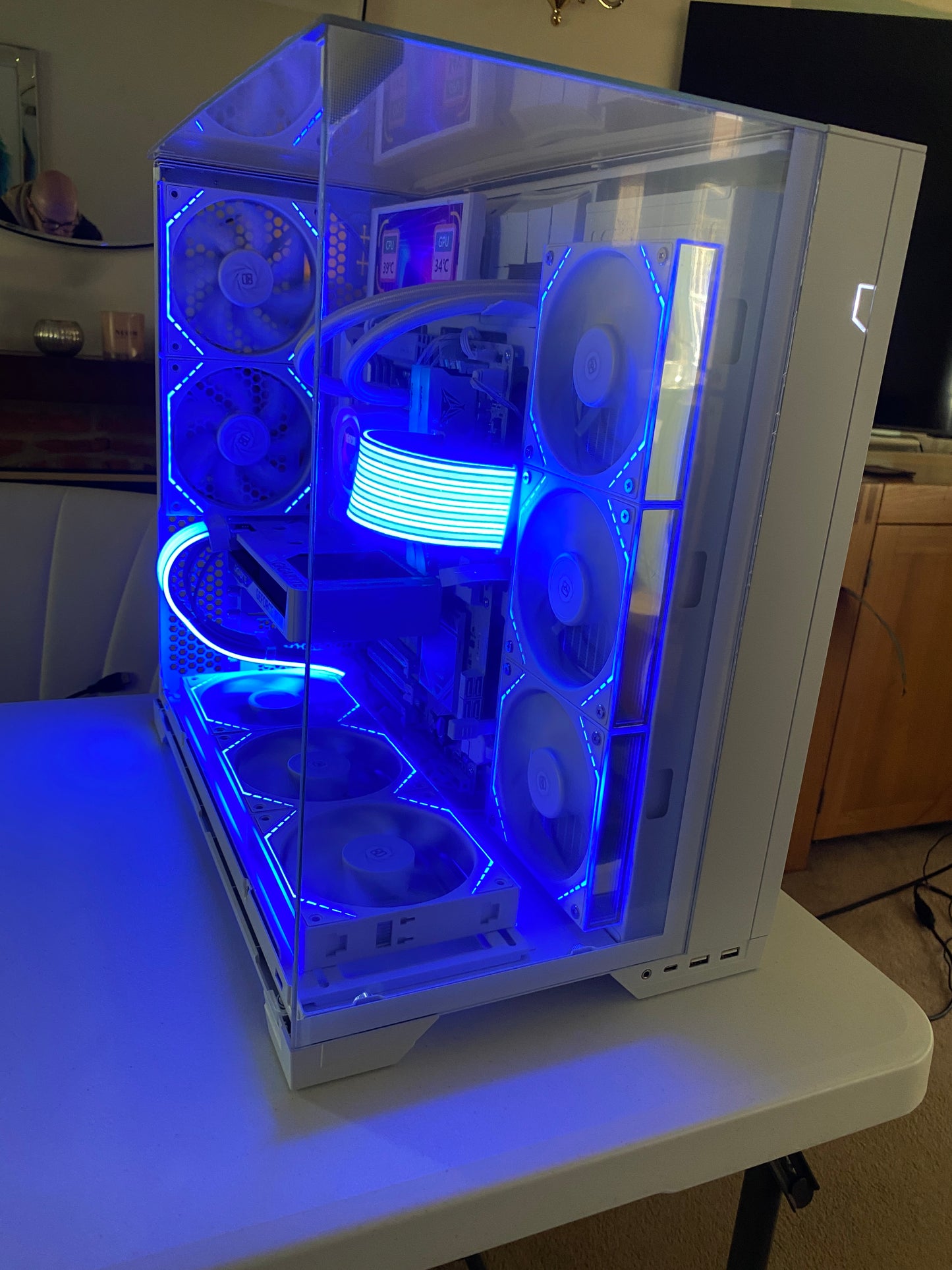 The Molly AM5 – Ryzen 5 | RTX 5060 | 32GB DDR5 | LCD Showcase Gaming PC | Fortnite & GTA | Streaming Ready