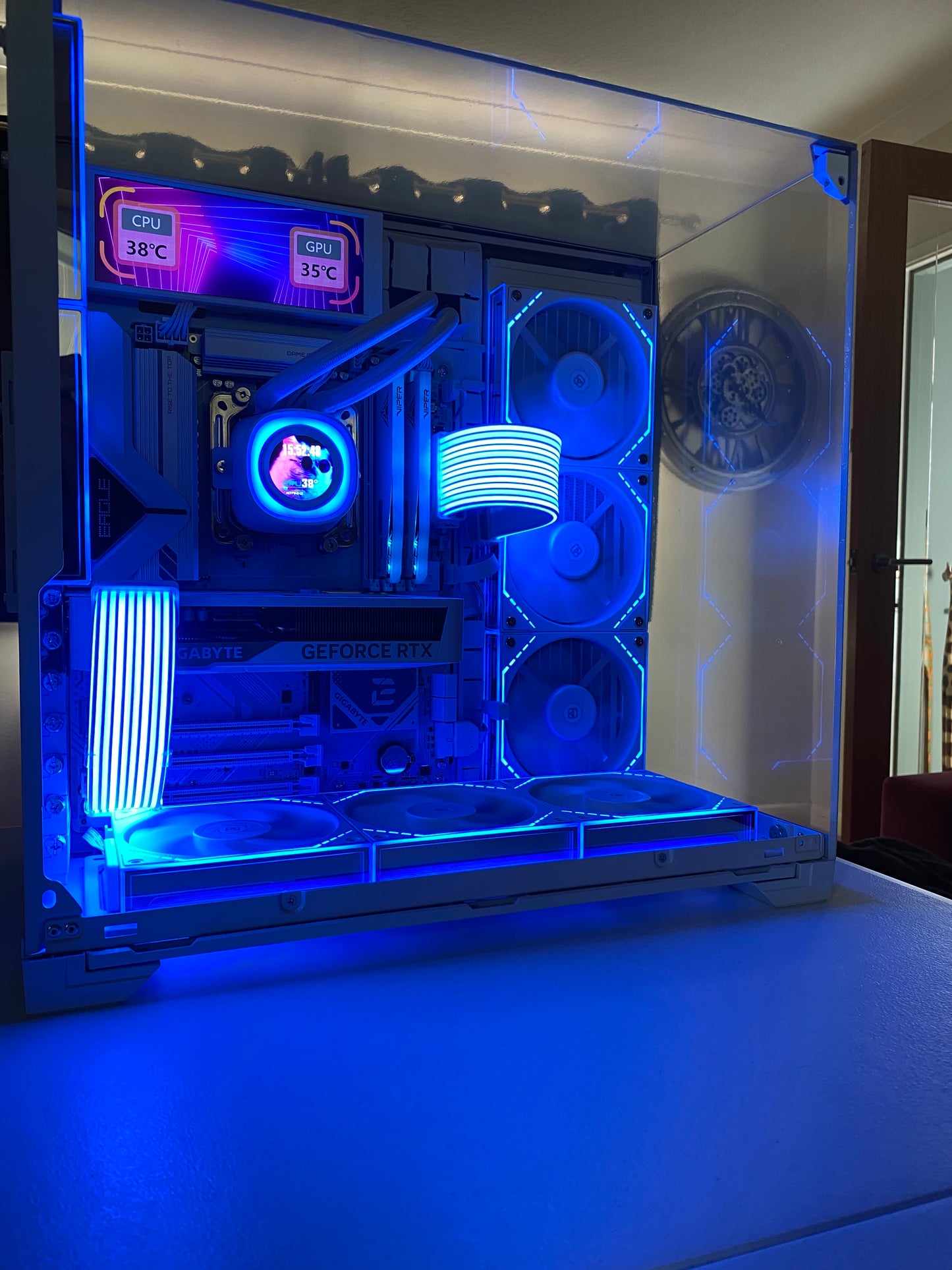 The Molly AM5 – Ryzen 5 | RTX 5060 | 32GB DDR5 | LCD Showcase Gaming PC | Fortnite & GTA | Streaming Ready