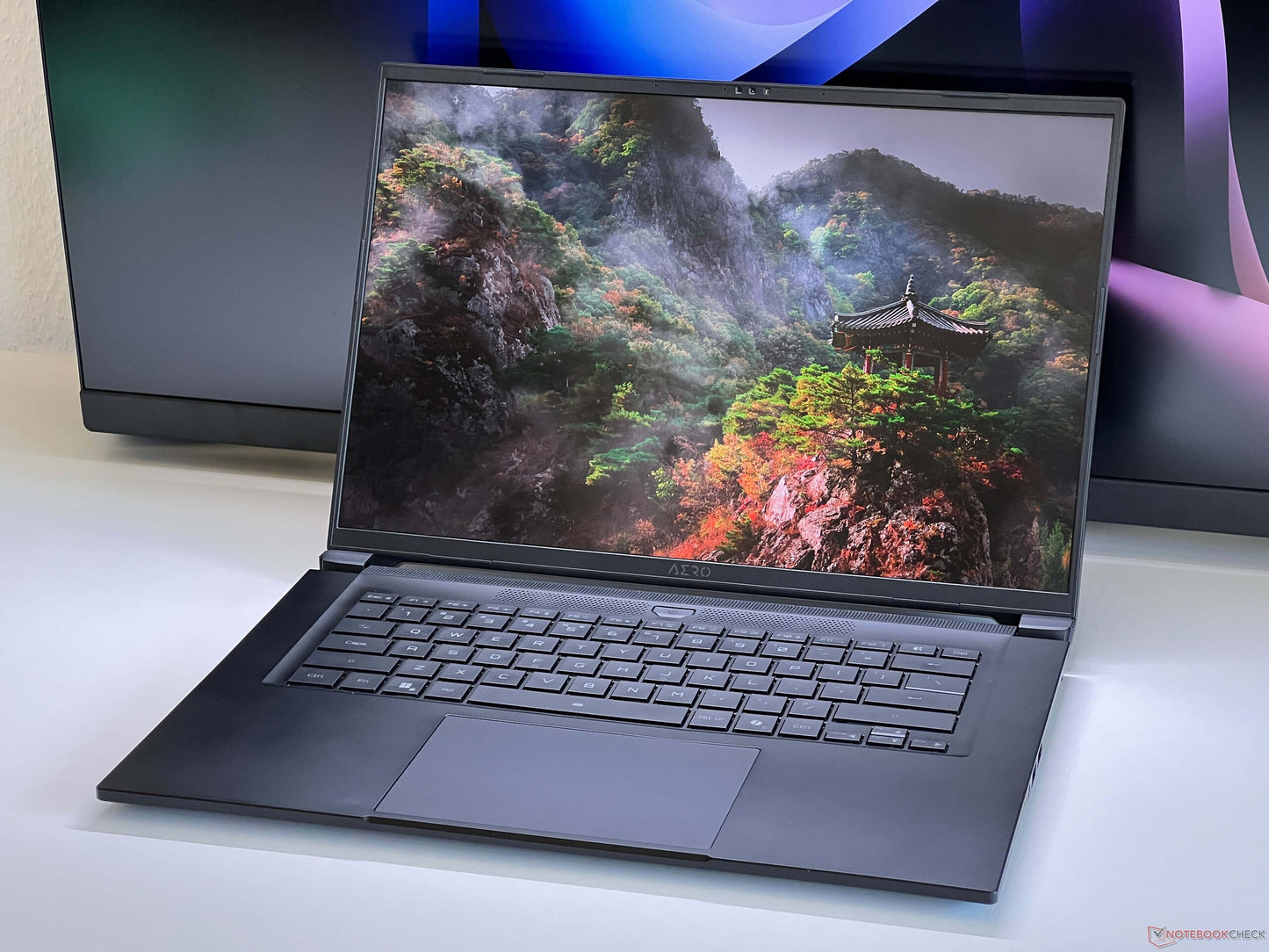 GIGABYTE 16 AI 9 W11P AERO X16 2 5070